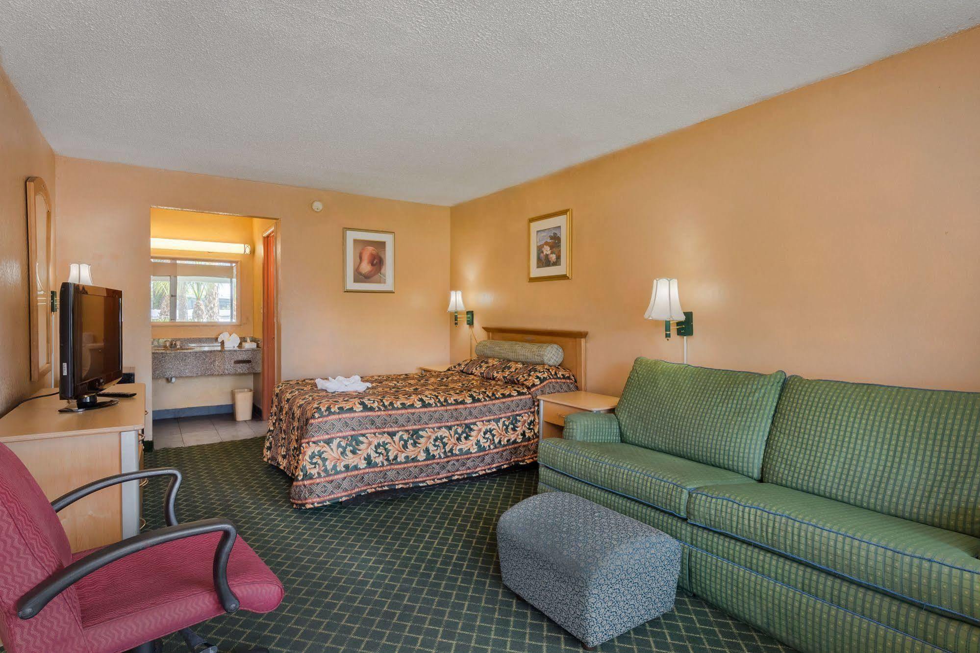 Bayside Inn Pinellas Park - Clearwater エクステリア 写真